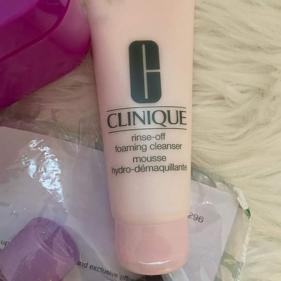 💝 Clinique Bonus Gift Item Set - Picture 3 of 4
